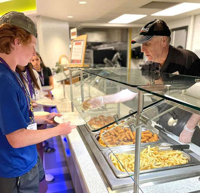 food service manager working hospitality management & food service management