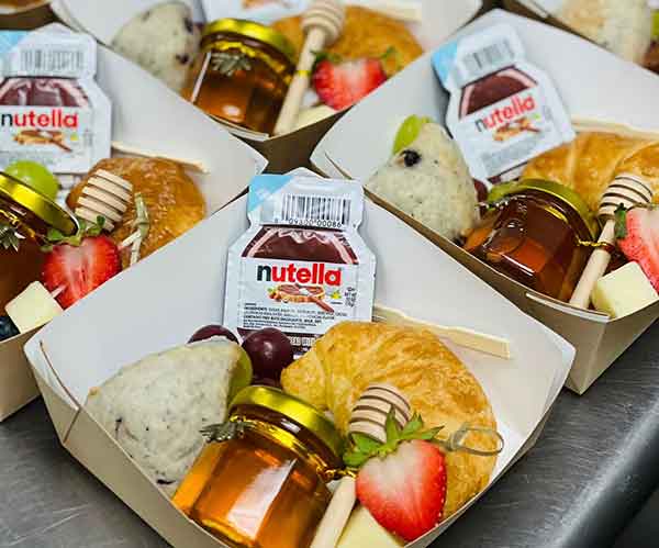 meal kit delivery service of meal kits consisting of organic produce - vegetarian meals & plant based meals